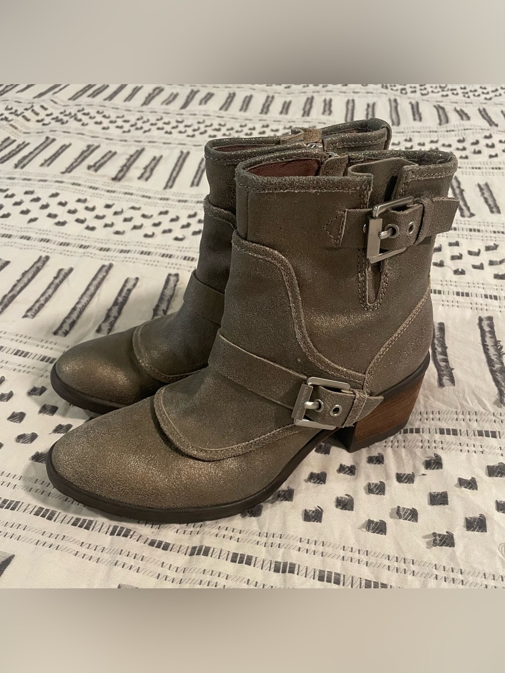 Donald J Pliner "Delta" Metallic Distressed Suede Moto Boots – Women's 7M
